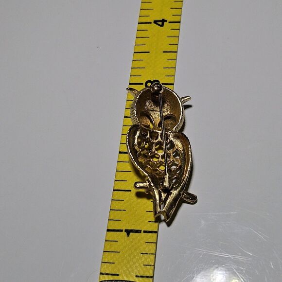 **Sale** Vintage Avon Owlette Gold Tone Owl Red Eyes Brooch 1972 - Picture 5 of 10